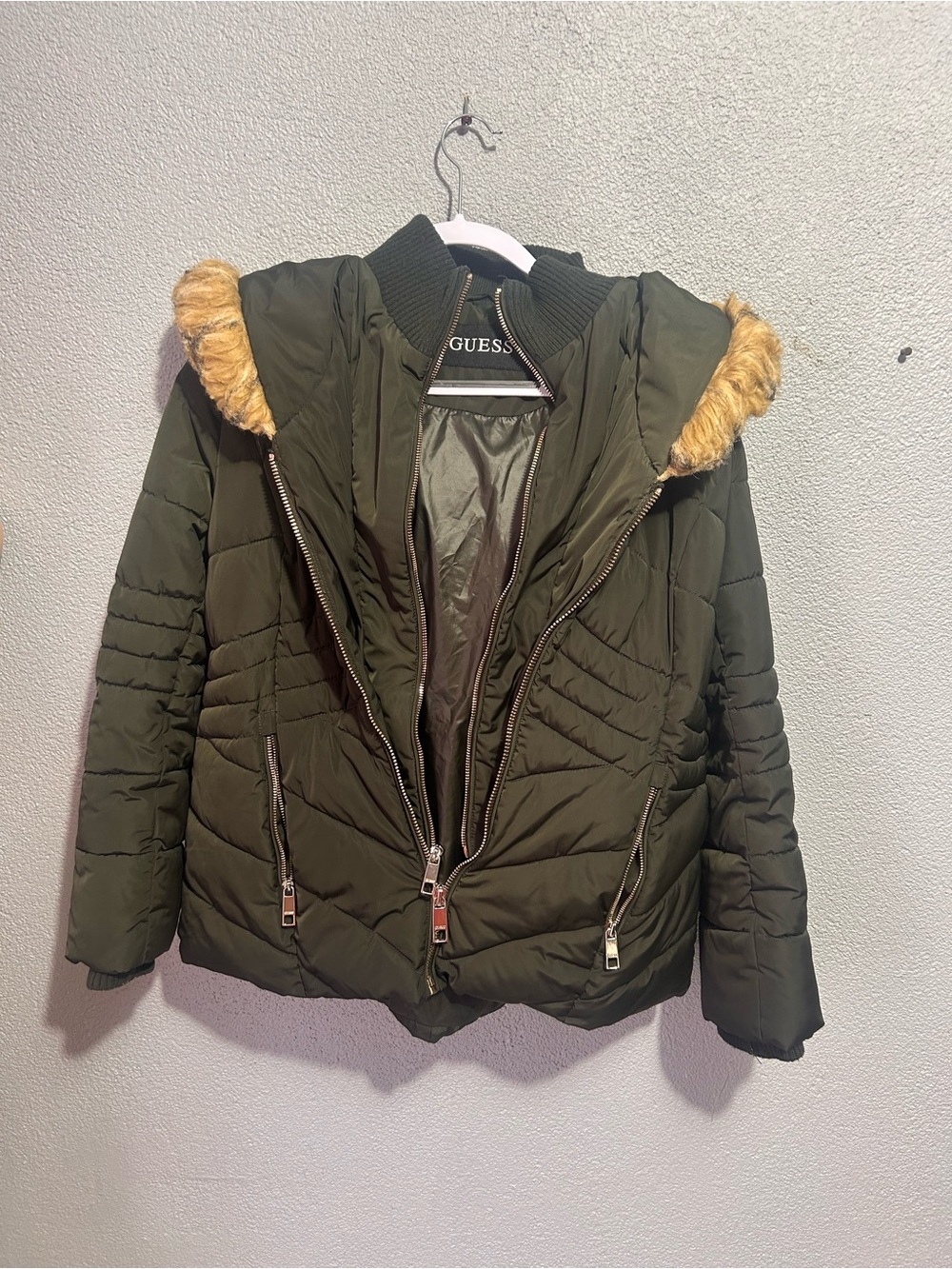 Guess women’s green faux fur puffer  hooded coat size large - Picture 8 of 13